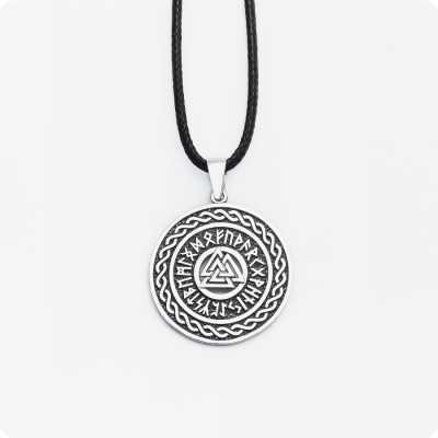 Валькнут из серебра в руническом круге Старшего Футарка