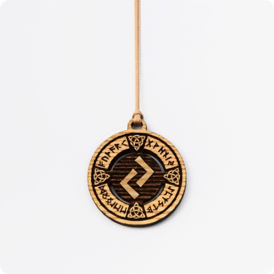 Руна Йера (Яро) в руническом круге из дерева (руна Время урожая)