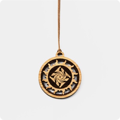 Оберег Гаруда в Солнечном круге из Дуба