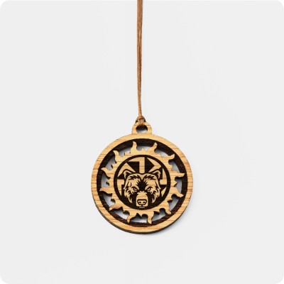 Оберег Медведь Коловрат в Солнечном круге из Дуба