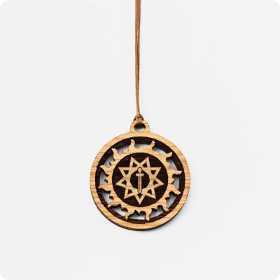 Оберег Меч острием вниз в Солнечном круге из Дуба