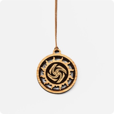 Оберег Вайга в Солнечном круге из Дуба