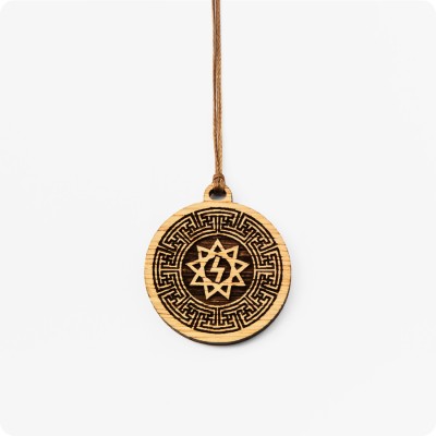 Оберег Перуница из дерева