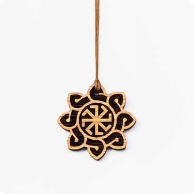 Оберег Колядник из Дуба в солнце