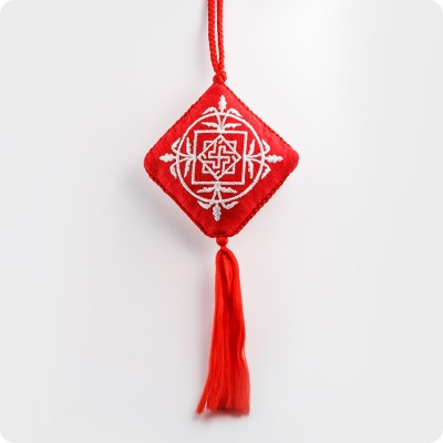 Вышивка оберег со славянским символом Валькирия